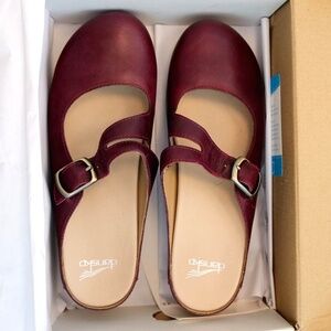 Dansko Britney Waxy Burnished Wine Clogs, 10.5 — NWT